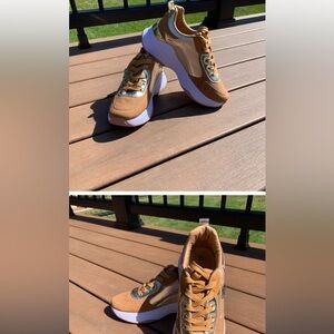 NIB Platform Women's Gold and Brown Sneakers Lounge Flee Brand.